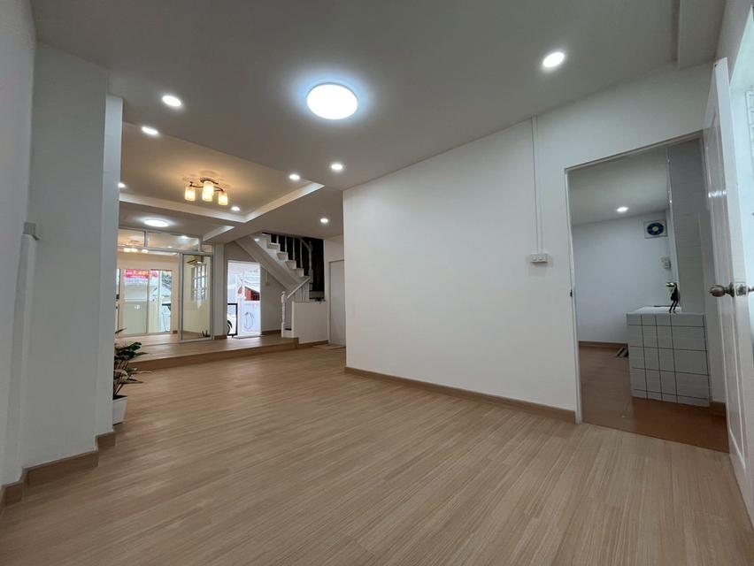 หมู่บ้านมนรดา2 ถนนบางกรวยไทรน้อย ต.บางบัวทอง อ.บางบัวทอง จ.นนทบุรี 8