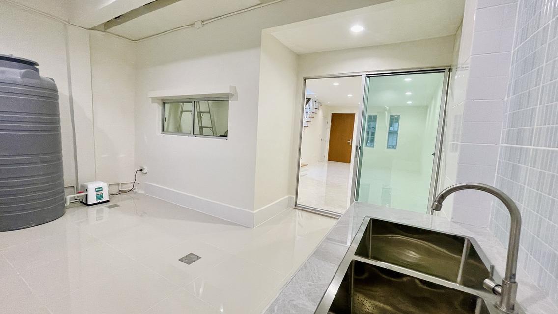 ทาวน์เฮาส์  กรุงเทพ กรีฑา7 6