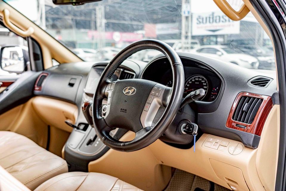 รหัสรถ NP3447 รุ่นรถ : HYUNDAI GRAND STAREX 2.5 PREMIUMปีรถ : 2017 11