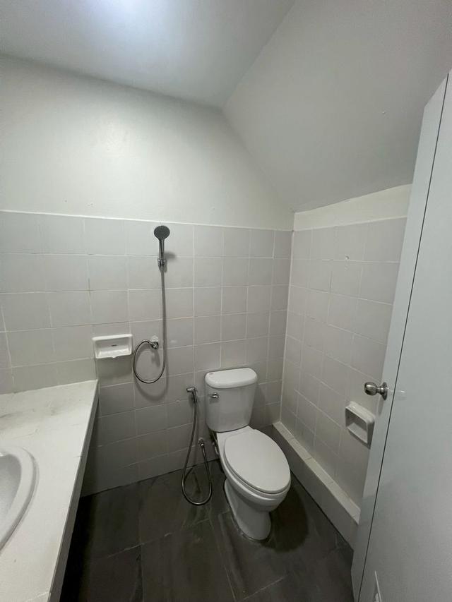 ขายทาวน์เฮาส์ 2 ชั้น เนื้อที่ 18 ตรว. ถนนเมน หมู่บ้านพนาสนธิ์ 6 ถนนนิมิตใหม่ 7 แขวงมีนบุรี เขตมีนบุรี กรุงเทพมหานคร  17