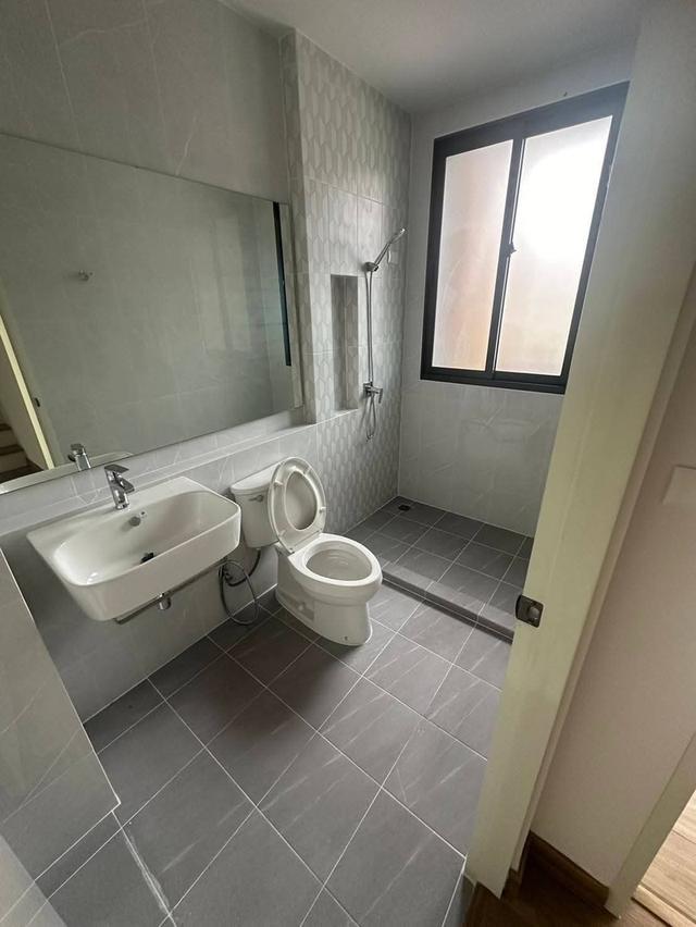 ขาย 🏢 ทาวน์โฮม 3 ชั้นหลังริม สภาพใหม่ไม่เคยเข้าอยู่ โครงการ บ้านกลางเมือง สุขุมวิท-อ่อนนุช 💥ฟรีของแถม แอร์ใหม่ 1 เครื่อง และ ประตู Digital lock บ้าน 6