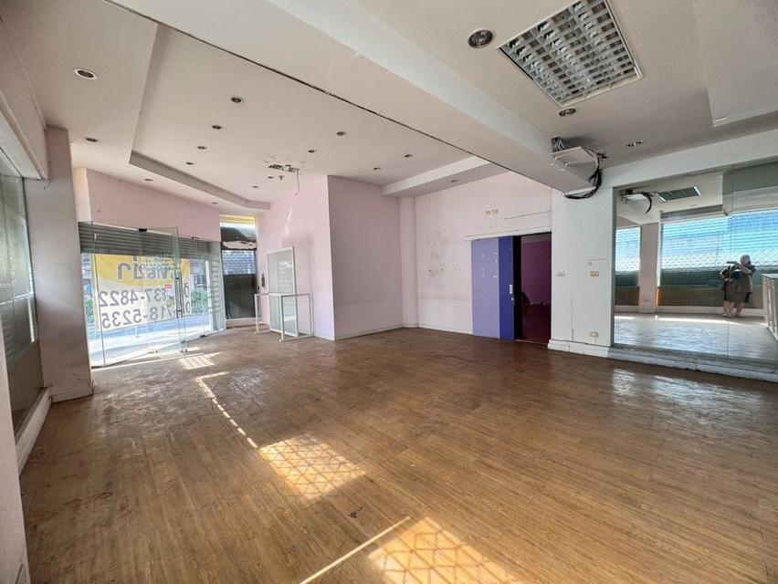 ให้เช่าอาคารพาณืชย์ ชั้น 1 และชั้นลอย อาคารโล่งสวย ติดถนนรามคำแหง (N.1920) 11