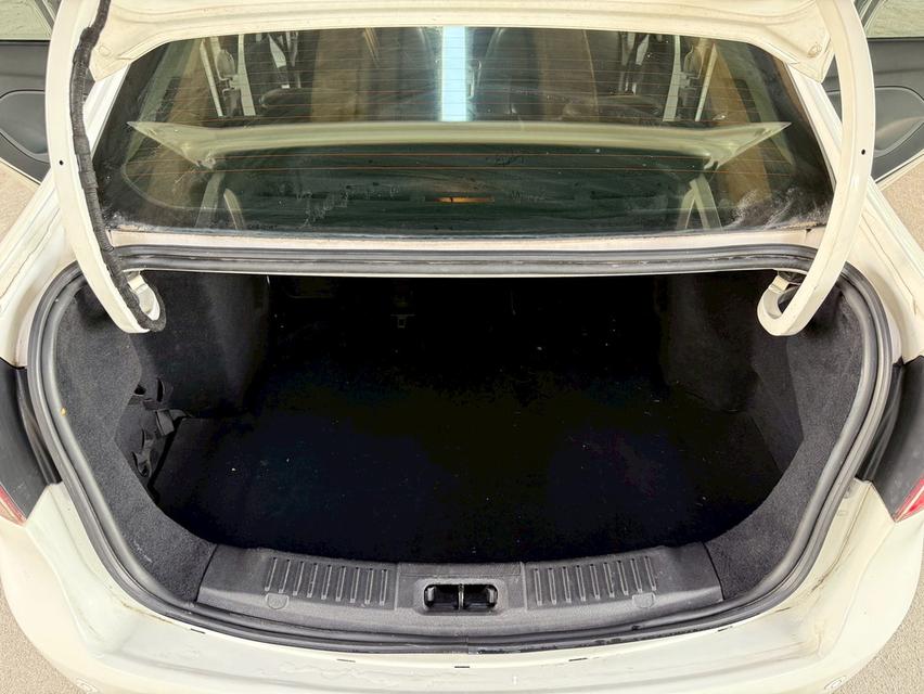 ขายรถ Ford Fiesta 1.5S ปี 2013 สีขาว เกียร์ออโต้ 17