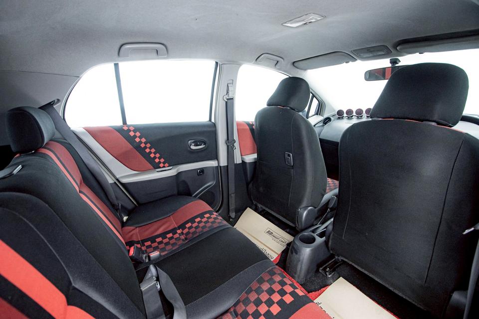 TOYOTA YARIS 1.5 J 2009  6