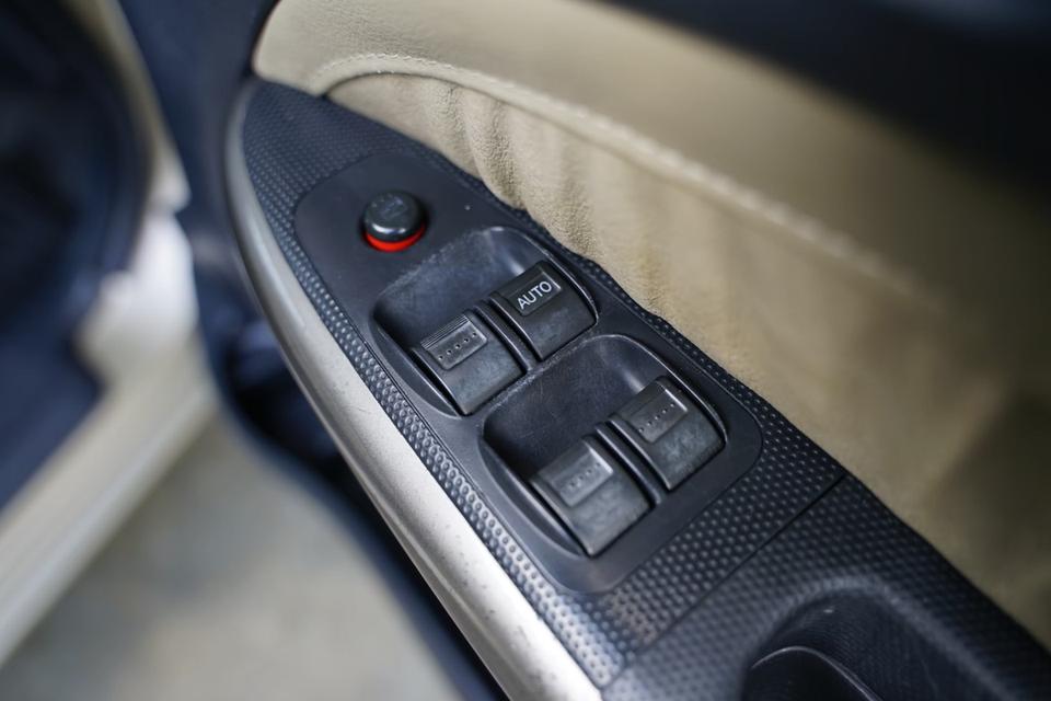 2003 HONDA STREAM 2.0S 12