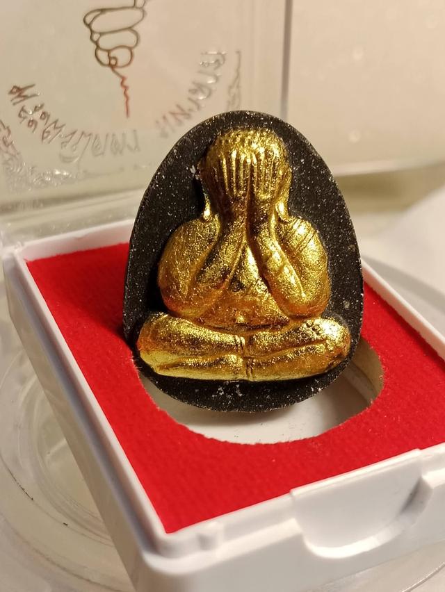 พระปิดตา ญสส. ปี 35 เนื้อผงใบลานปัดทอง เดิม ๆ พร้อมกล่อง