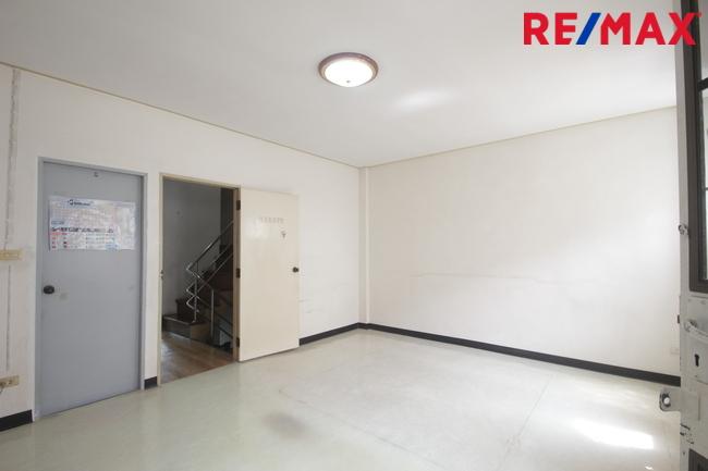 ทาวน์เฮ้าส์สุชาเพชรเกษม112 หนองแขมสาย4 ต่อเติมแล้ว 3ชั้น 18.2วา ใกล้มหาวิทยาลัยธนบุรี เดอะมอลล์บางแค บ้านสภาพดี โครงสร้างแข็งแรง ราคา 1.79ล้านบาท 13