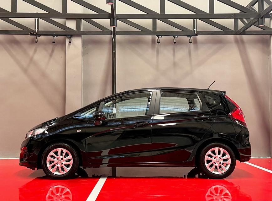 2019 HONDA JAZZ GK V+ รถมือเดียวออกป้ายแดง รถวิ่งน้อย ประวัติศูนย์ครบ รถไม่เคยมีอุบัติเหตุครับ