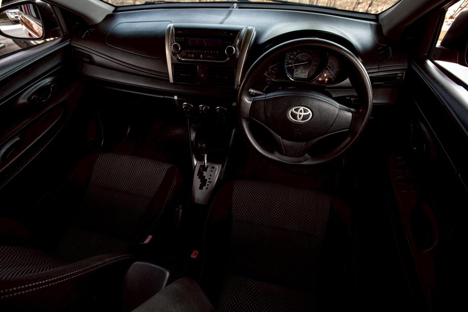 Toyota Vios 1.5J ปี 2013 สีแดง เกียร์ออโต้  16