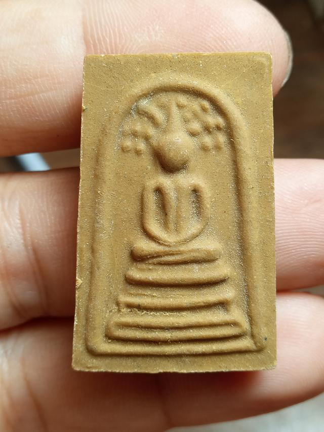 หลวงปู่โต๊ะเนื้อผงมีตะกรุดฝัง