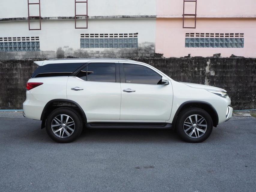 TOYOTA FORTUNER 2.8 V 2WD ปี 2016