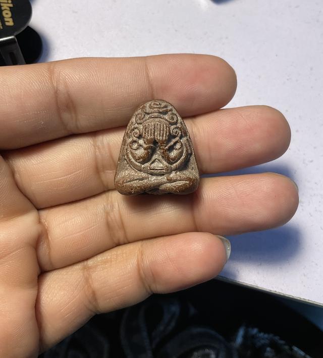 พระปิดตา หลวงพ่อเหมือน วัดกำแพง ชลบุรี