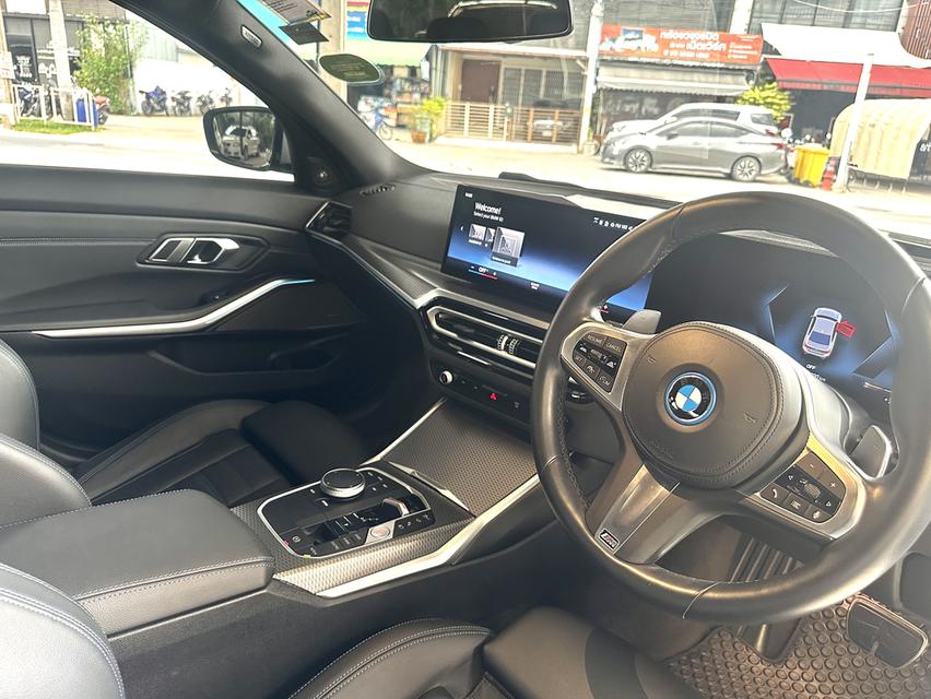BMW 330e Plug-in Hybrid M SPort (LCI) ปี2023 จดปี 24 ไมล์น้อย 6