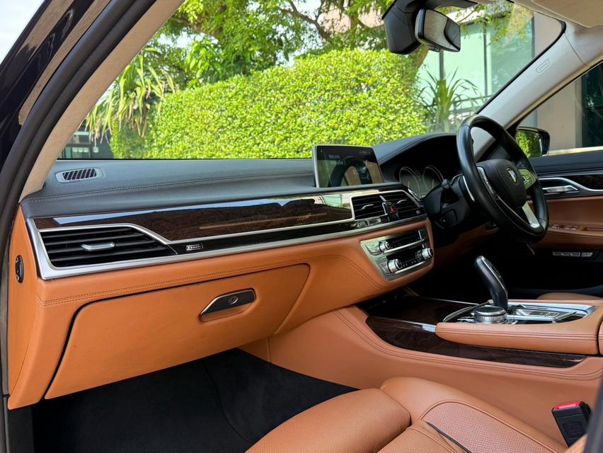 2017 BMW SERIES7 740LI G12 รถมือเดียวออกป้ายแดง รถวิ่งน้อย เข้าศูนย์ทุกระยะ ไม่เคยมีอุบัติเหตุครับ 10