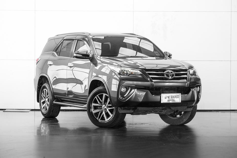 2016 TOYOTA FORTUNER 2.4 V 4WD SUV สีเทา ไมล์ 87553 กม.