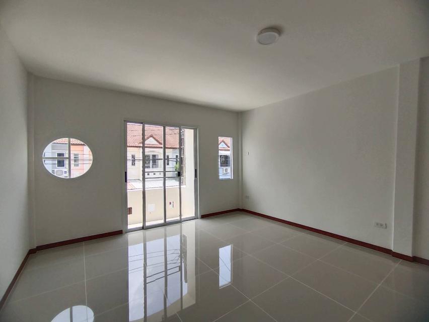 ขาย ทาวน์เฮาส์รีโนเวทใหม่ทั้งหลัง บ้านเปล่าตกแต่งง่ายในโครงการ เคซี. 3 หทัยราษฎร์39 ชุมชนน่าอยู่ 12