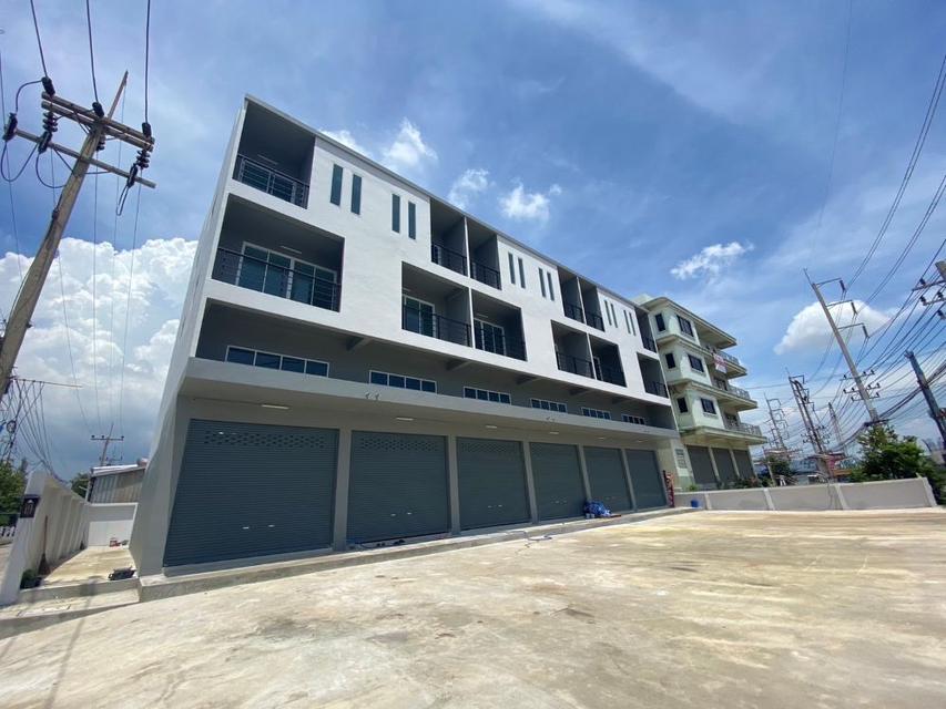 ขายหรือให้เช่าอาคารพาณิชย์ 3.5 ชั้น พร้อมดาดฟ้า โครงการ UTECTIC 2 กม. 24 ถึง 25 ห่างจากเซ็นทรัลมหาชัยเพียง 200 เมตร ติดถนนพระราม 2 3