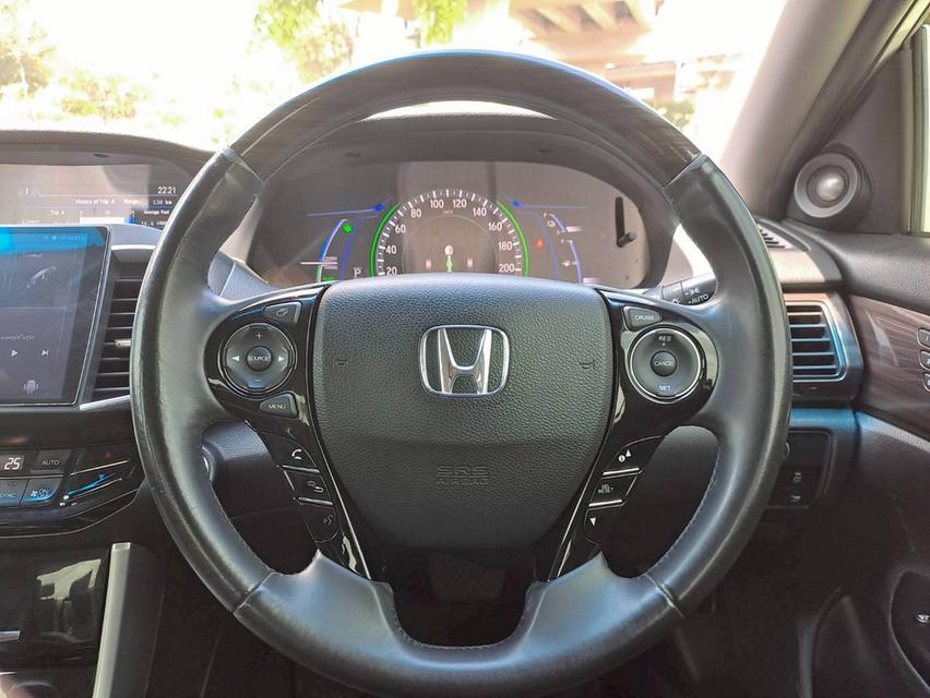 HONDA ACCORD 2.0 HYBRID ปี2016 สีขาว รถมือเดียวจากป้ายแดง เข้าศูนย์ตลอด 9