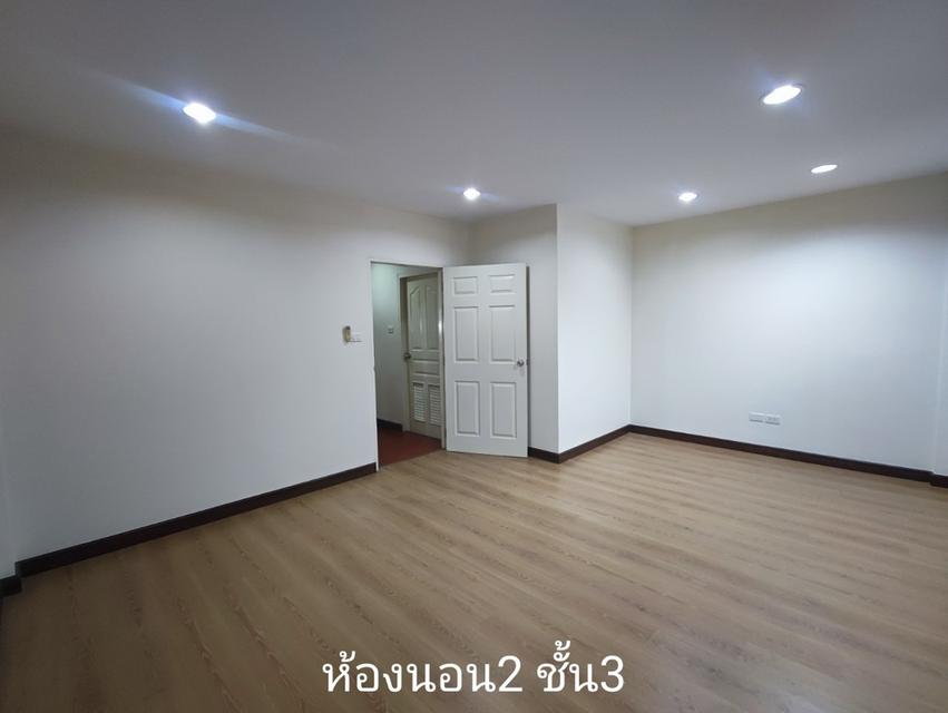 ให้เช่าโฮมออฟฟิศ4ชั้น ติดห้างดังย่านศรีนครินทร์ 16