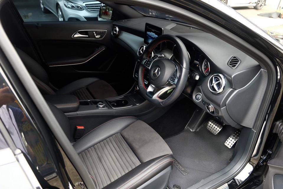 Mercedes-Benz GLA 250 AMG หลังคาแก้ว ปี 2020 Sาคาเพียง 798,000.- 11