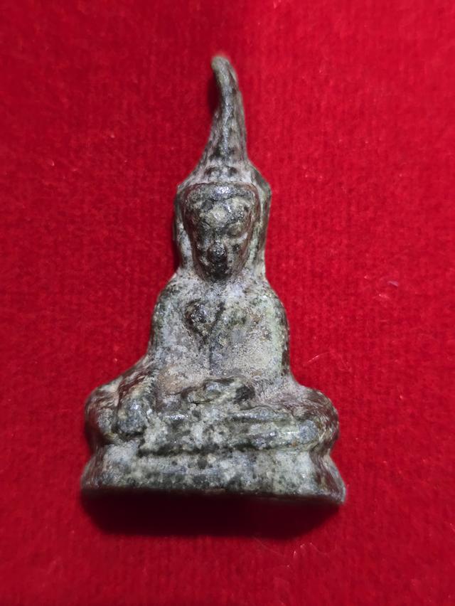 พระท่ากระดานกรุศรีสวัสดิ์เนื้อตะกั่วสนิมแดง