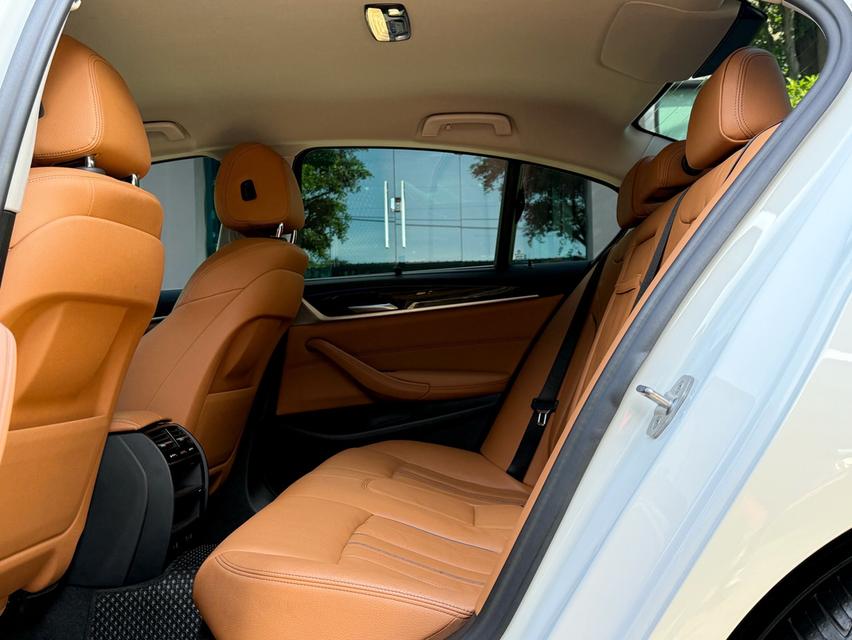 2020 BMW 530e G30 รถมือเดียวออกป้ายแดง รถวิ่งน้อย เข้าศูนย์ตามระยะ รถไม่เคยมีอุบัติเหตุครับ 14
