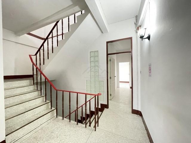 ให้เช่า ทาวน์เฮาส์ 4 ชั้น ห้วยขวาง 7 ห้องนอน ใกล้ MRT สุทธิสาร เดินทางสะดวก เหมาะอยู่อาศัย