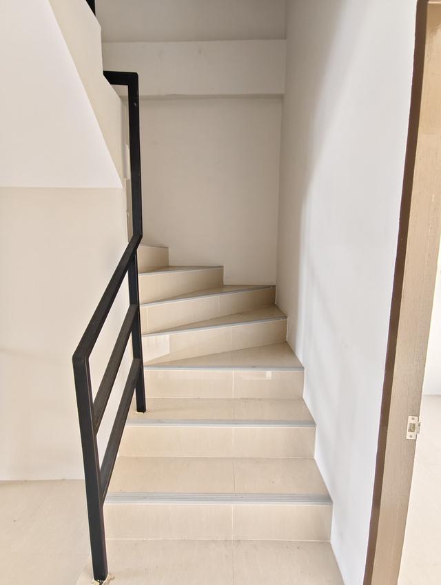 ขายอาคารพาณิชย์ศรีราชา 1 คูหา เส้นสวนเสือศรีราชา ทำเลเหมาะทำธุรกิจ 6