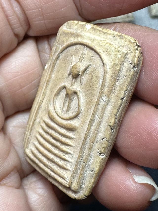 พระสมเด็จวัดเกศไชโย พิมพ์หกชั้นอกตัน