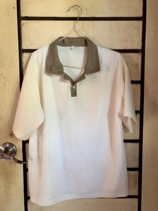 เสื้อคอปกแฟชั่นสีขาว คอสีน้ำตาล