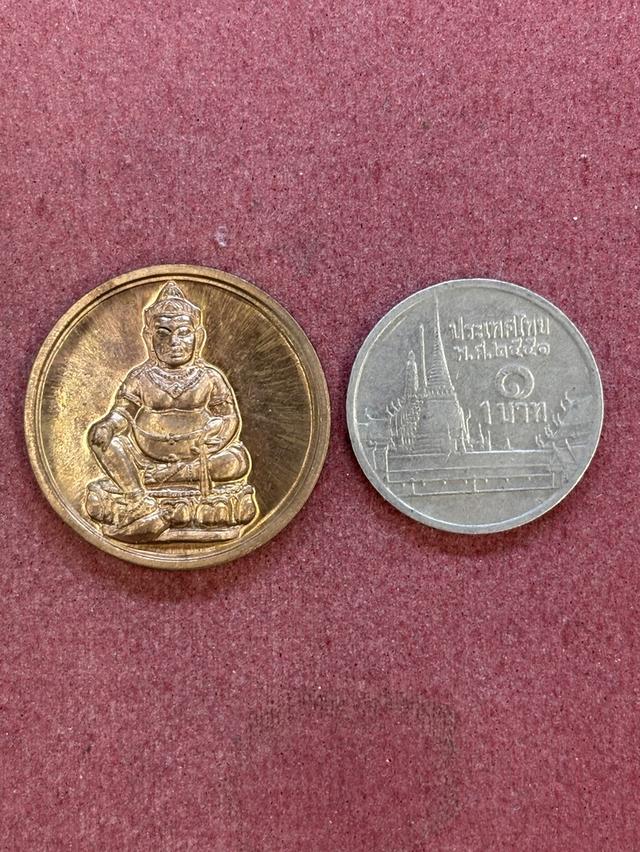 เหรียญ คุ้มภัย ท้าวกุเวร เทพเจ้าแห่งทรัพย์สมบัติและโชคลาภ วัดบวรนิเวศวิหาร กรุงเทพฯ พ.ศ.๒๕๕๔ สวยครับ รูปที่ 3