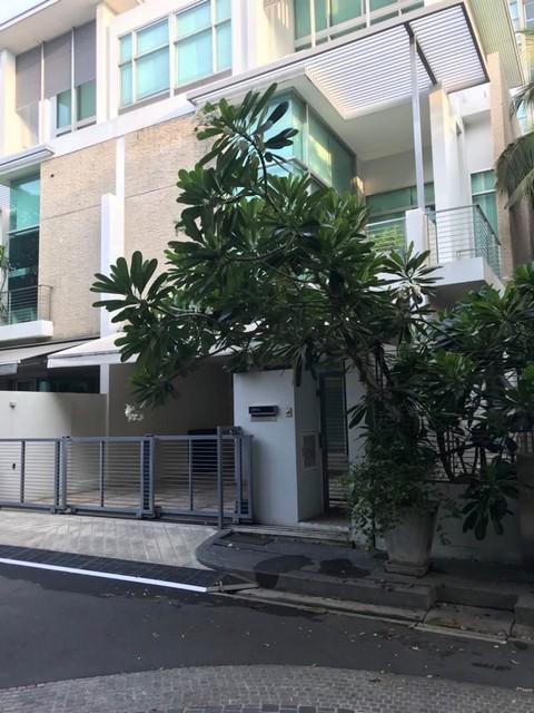 P826 ให้เช่า ทาวน์โฮม 3 ชั้น โครงการ เดอะ แลนด์มาร์ค เรสซิเดนท์ The Landmark Residence ตกแต่งสวยพร้อมเข้าอยู่ 1