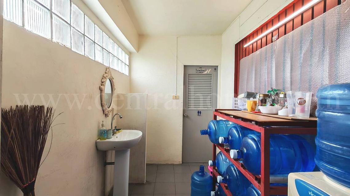 อาคารพาณิชย์ 4 ชั้นครึ่ง 2 คูหา ถนนพหลโยธิน (รังสิต - นวนคร) ใกล้ตลาดไท ถูกมาก 5