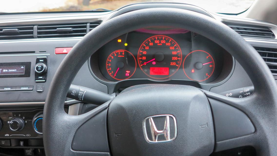 "Honda city 2014 รถสวยเดิมน๊อตไม่ขยับมือเดียวป้ายแดง ไมล์น้อย เจ้าของขายเอง" ราคาเพียง 339,000 บาท 2