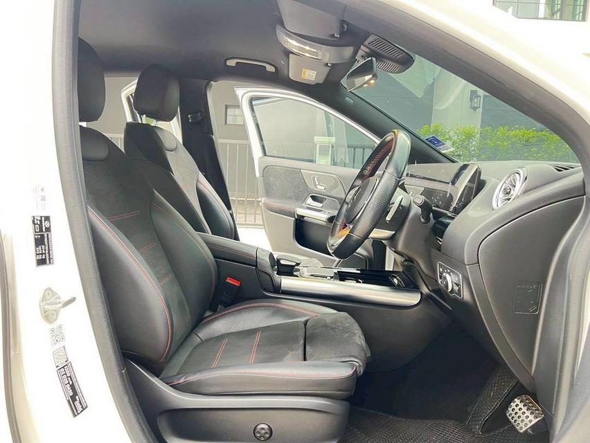 Mercedes-Benz GLA200 AMG 2022 10