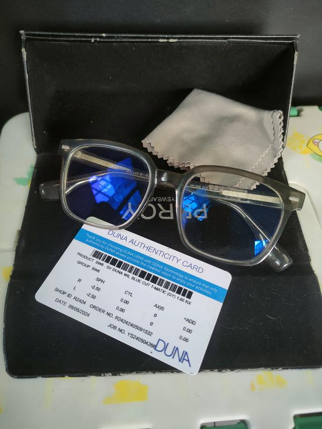 ขายแว่นสายตาสั้น สภาพสวยมาก พร้อมกล่องและผ้าเช็ดแว่น ราคา 2000 บาท รวมส่ง หรือซื้อไปเปลี่ยนเลนส์ใหม่ได้ค่ะ สนใจทักแชทนะคะ น