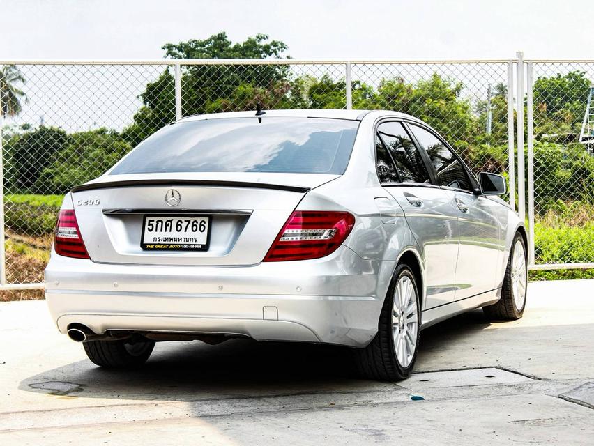 BENZ C200 CGI Blue Efficiency W204 2013 รถสวยประวัติดีใช้น้อย คุ้มเกินราคา 6