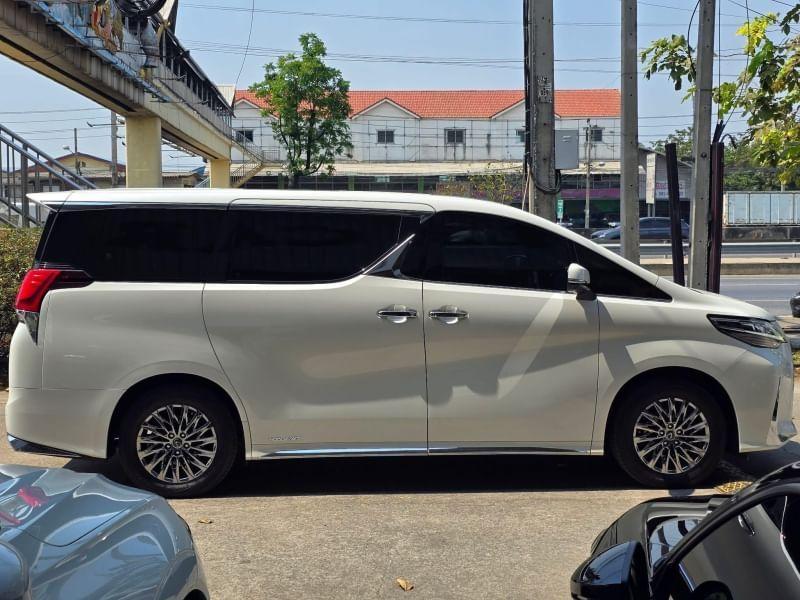 LEXUS LM300h EXECUTIVE 4 SEAT E-FOUR HYBRID 2023 18