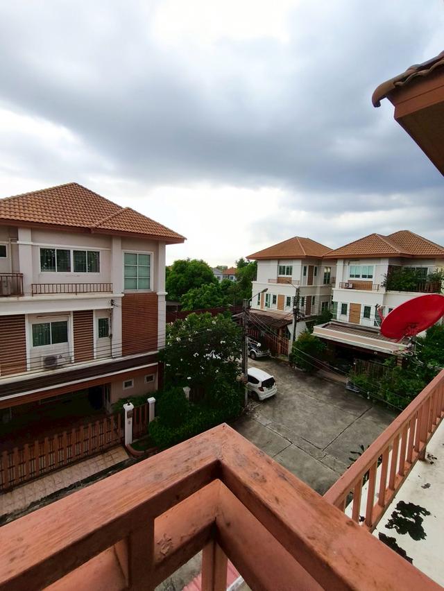 ขายทาวน์โฮม 3 ชั้น สไตล์บ้านเดี่ยว หลังมุม ทำเลศักยภาพ 19