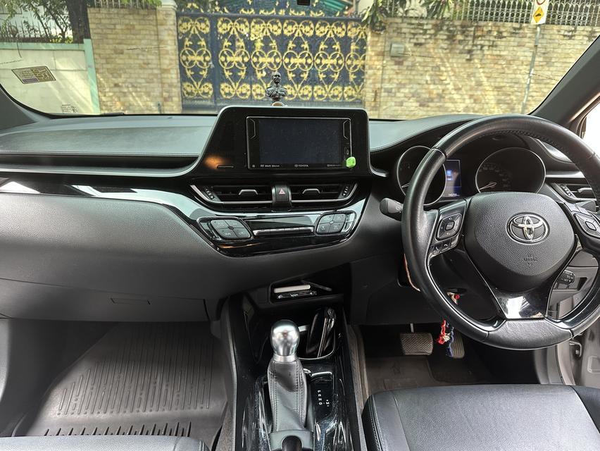 ขายด่วน Toyota C-HR 1.8 Entry ปี 2019 สีเทา 13