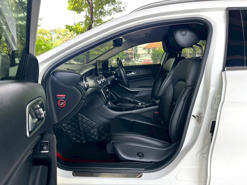 ขายรถ Benz GLA200 W156 ปี 2019 สีขาว เกียร์ออโต้ 11