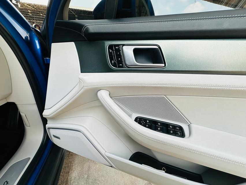 Porsche Panamera Plug In Hybrid 16