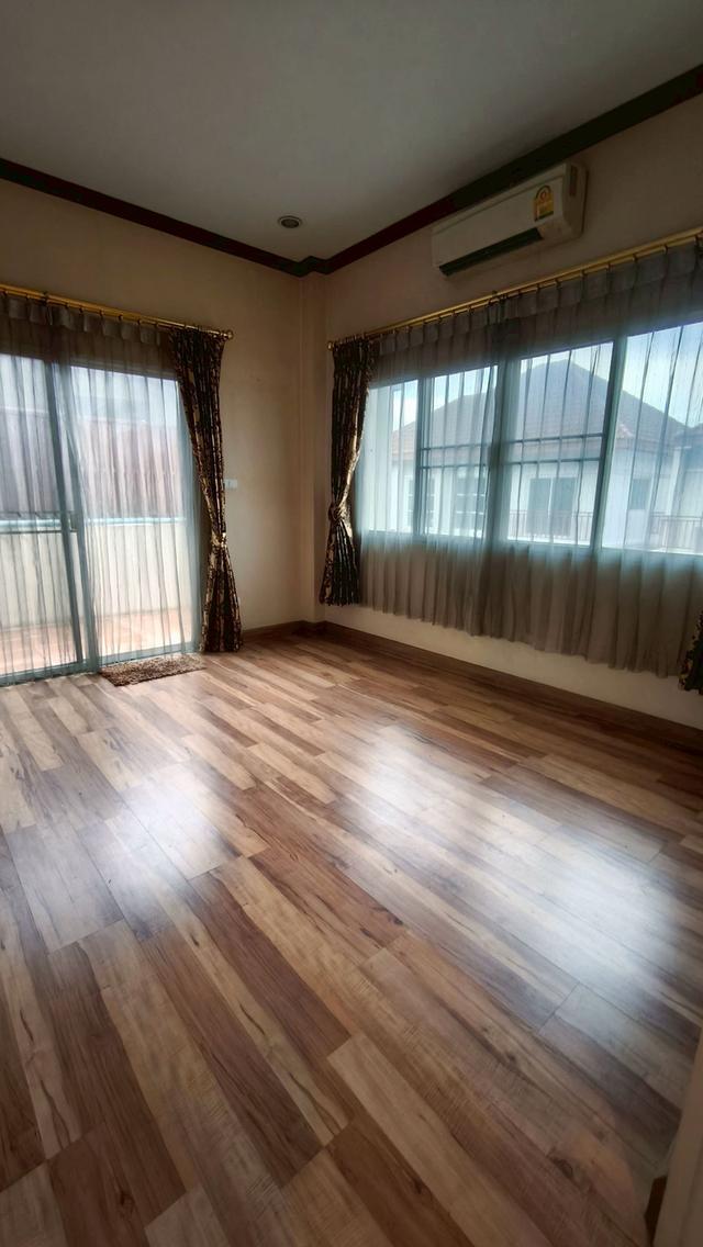 ขายทาวน์โฮม 3 ชั้น สไตล์บ้านเดี่ยว หลังมุม ทำเลศักยภาพ 15