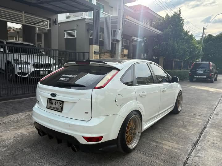 Ford Focus สีขาว 5