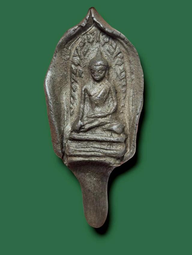 พระรอด เปิดให้บูชาจ้า