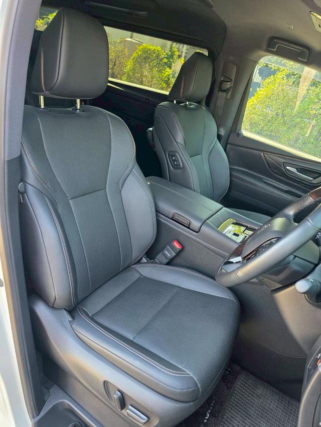 Toyota Alphard 2.5 Z 2WD TOP สีขาว ปี 2025 ไมล์ 30,000 กม. 8