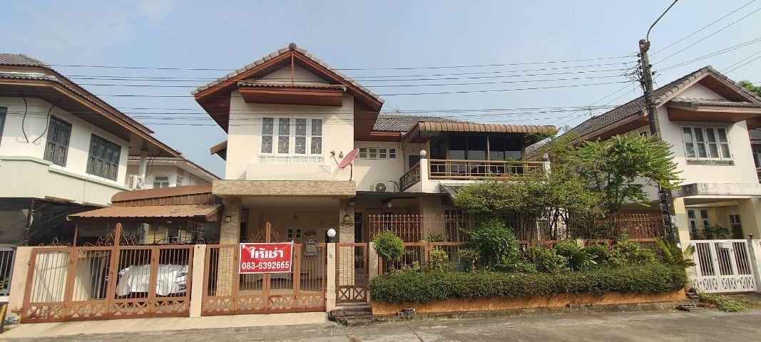 ให้เช่าบ้านเดี่ยว 2 ชั้น หมู่บ้านวรารักษ์ ทำเลดีใกล้ห้างแฟชั่นไอส์แลนด์ จังหวัดกรุงเทพมหานคร 1