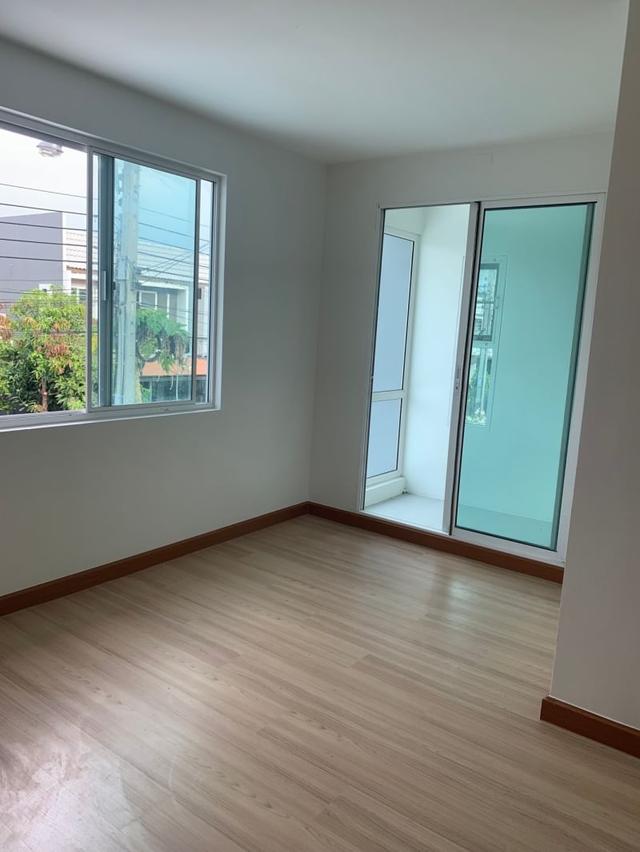 ขายทาวน์เฮาส์ 2 ชั้น,เนื้อที่ 25 ตรว. หมู่บ้านอารียา เดอะคัลเลอร์ เฟส 2 ถนนสุเหร่าคลองหนึ่ง 15 แขวงบางชัน เขตคลองสามวา จังหวัดกรุงเทพมห 9