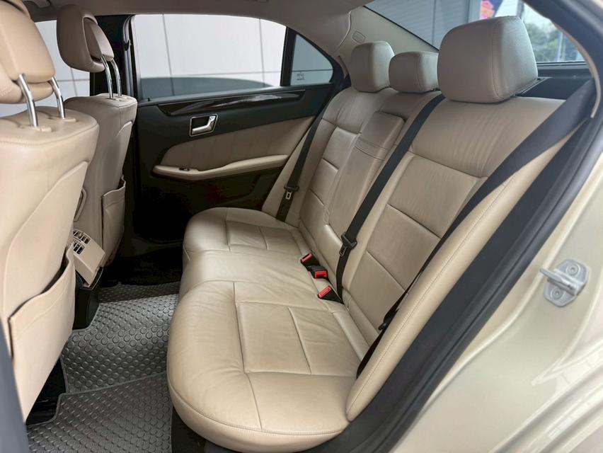 2011 BENZ E-CLASS, E200 CGI Avantgardeโฉม W212 ปี10-16 สีน้ำตาล รูปที่ 8
