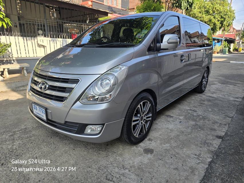 Hyundai H1 ปี2017 Touring สีบอร์อน